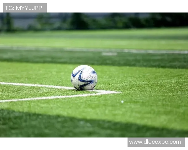 从默默无闻到闪耀绿茵坚持努力成就足球明星的奋斗之路