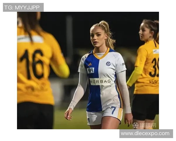 女孩心中的足球偶像是谁解析她们对明星球员的热爱与追随 女孩心中的足球偶像是谁解析她们对明星球员的热爱与追随