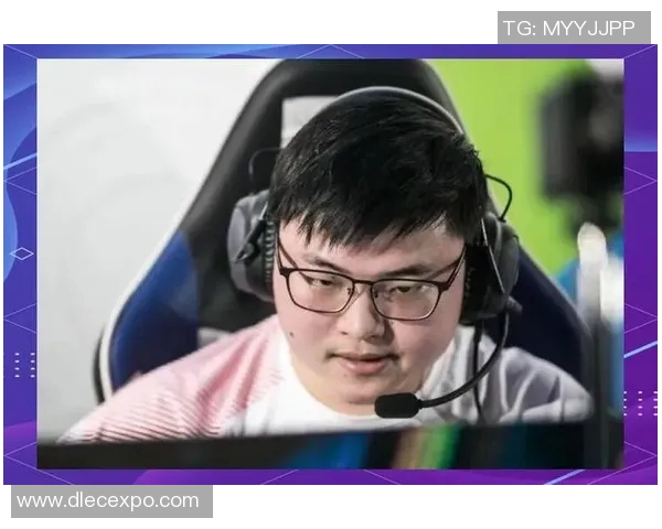 德国足球明星Uzi的传奇之路与球场背后的故事揭秘