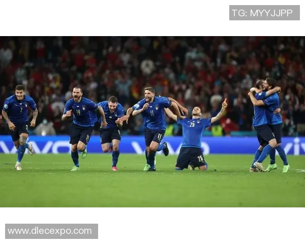 足球明星的传奇人生与绿茵场上的荣耀时刻电影探秘 足球明星的传奇人生与绿茵场上的荣耀时刻电影探秘