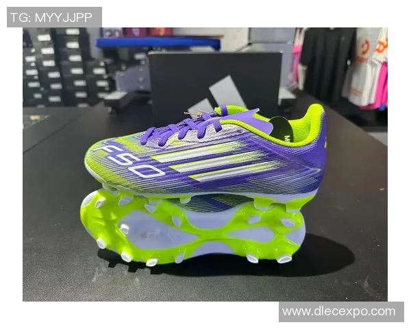 足球明星联名鞋款揭秘时尚与运动的完美结合 足球明星联名鞋款揭秘时尚与运动的完美结合